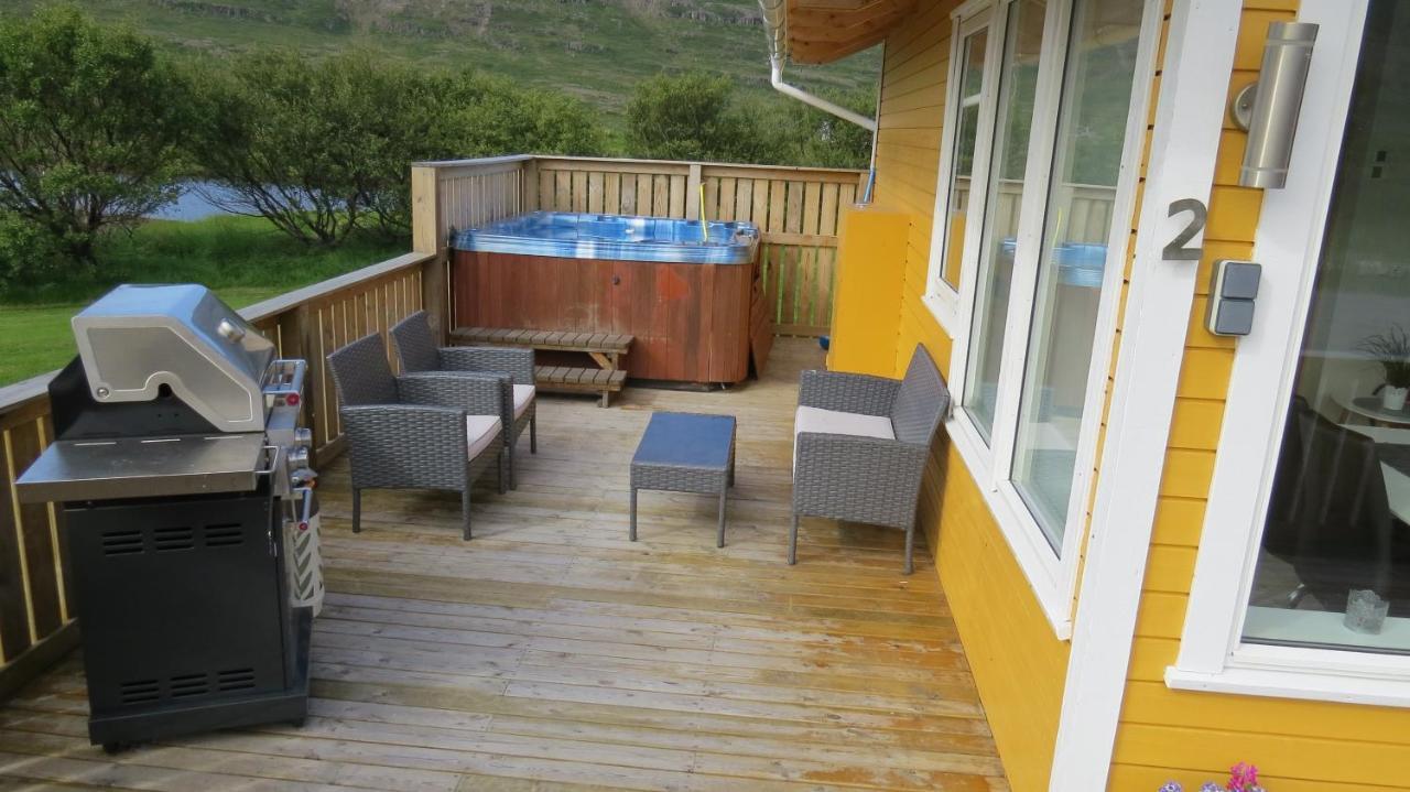 Hvammur 2 Bjarg With Private Hot Tub Drangsnes エクステリア 写真