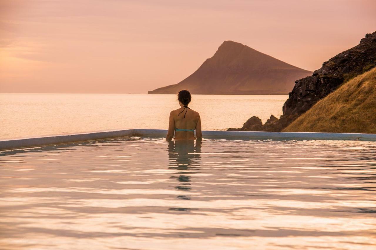 Hvammur 2 Bjarg With Private Hot Tub Drangsnes エクステリア 写真